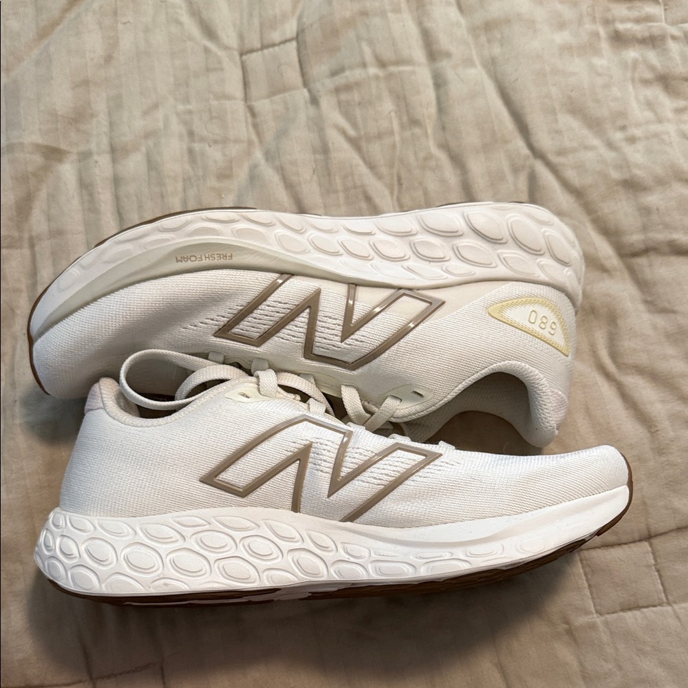 New Balance 680 Fresh Foam Women's White and Gold Running Shoes *No Box* - Picture 3 of 8